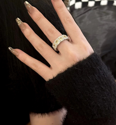 Luxury S925 Sterling Silver High Carbon Diamond Ring